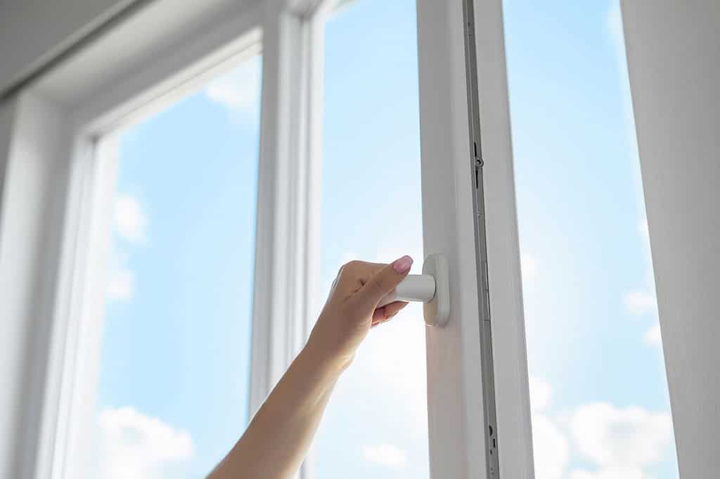 how do you adjust double glazed windows